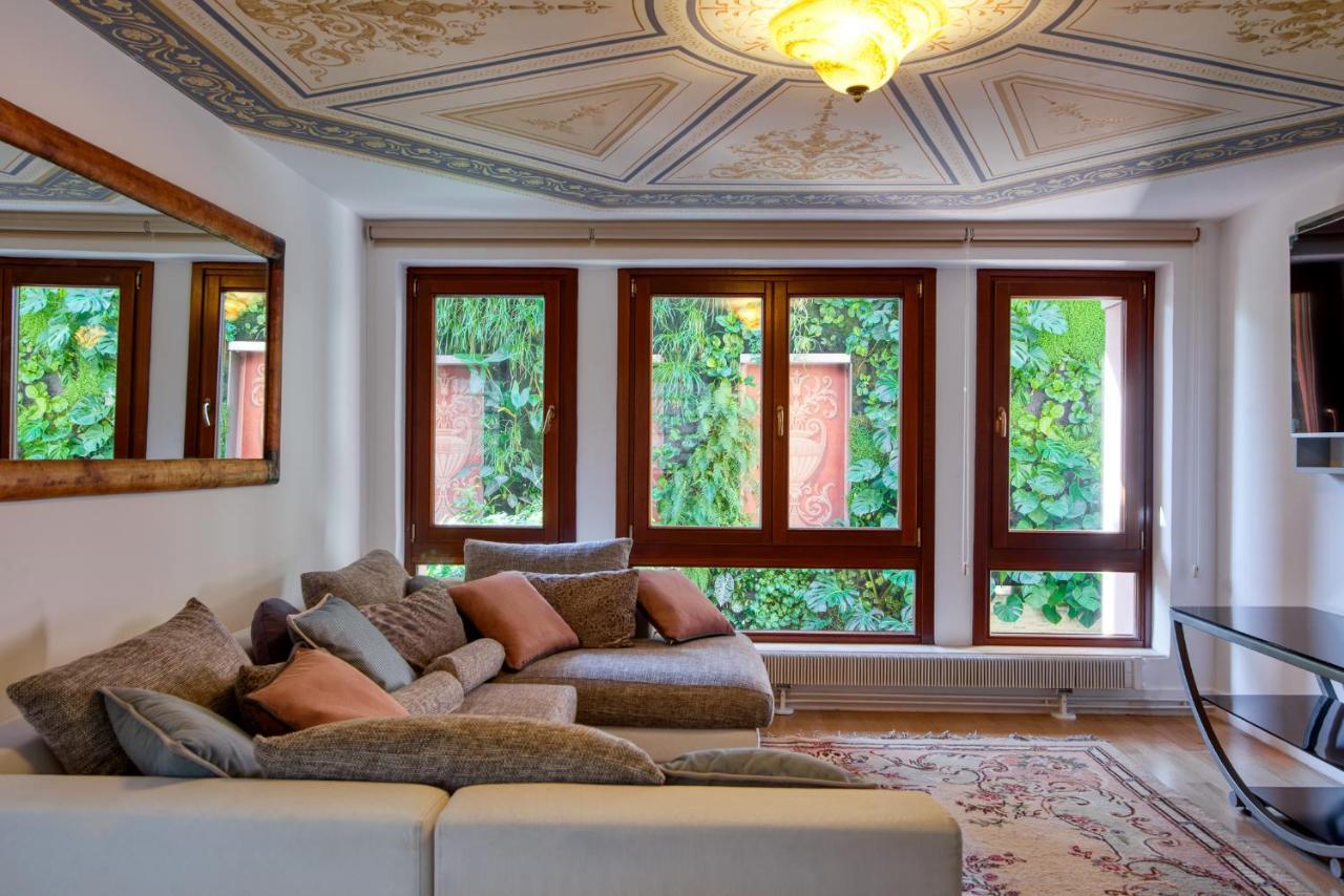 Farmaki Residence, Plaka